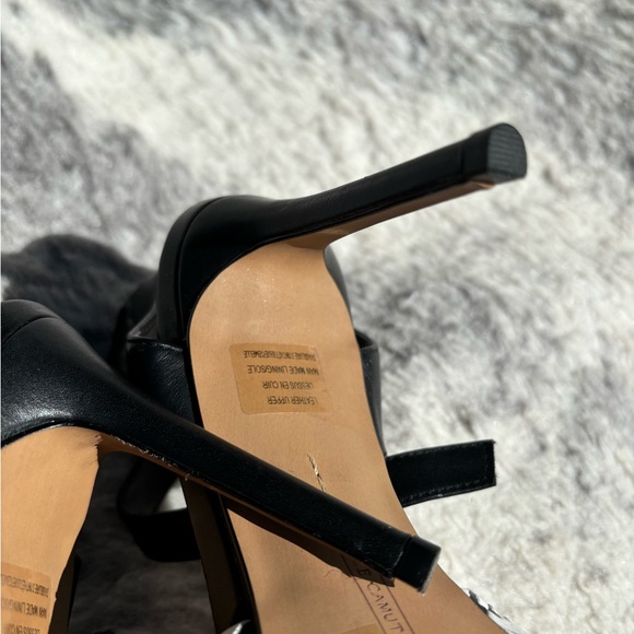 VINCE CAMUTO AMBRINNA
9.5 size - Picture 7 of 11